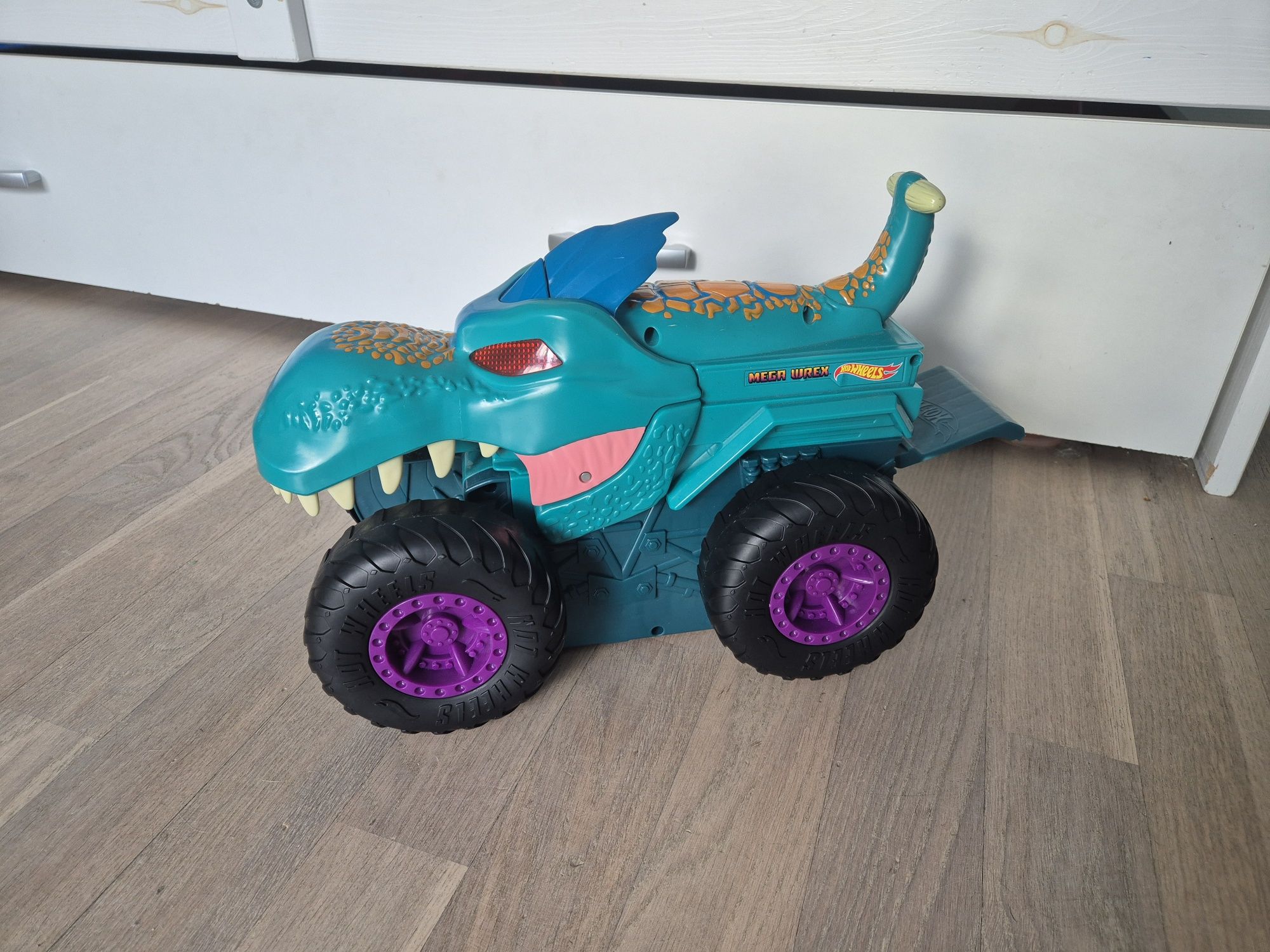 Hot wheels monster truck t-rex