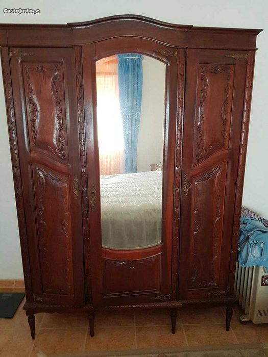Mobília de quarto vintage em madeira maciça