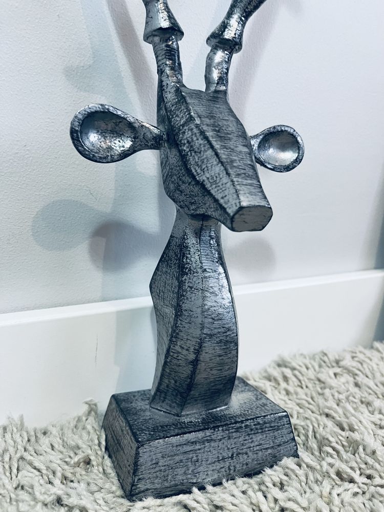 Srebrny jelen metalowy posag figurka z rogami metalowy srebrny