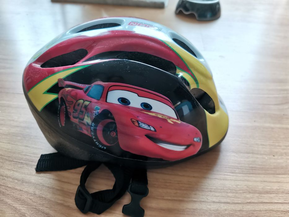 Capacete bicicleta criança Cars