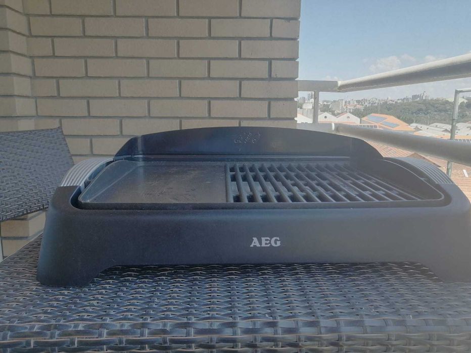 Grelhador eléctrico sem fumo AEG