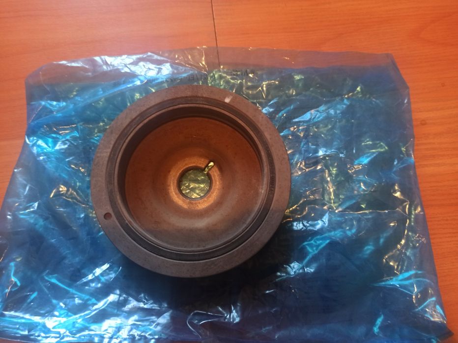 Продам оригинальный шкиф на  Рено Меган 2,двигатель 1,6 бегзин