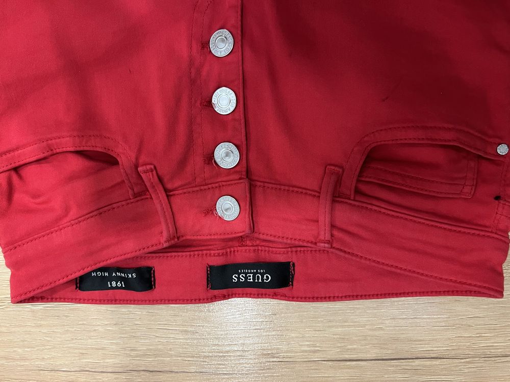 Jeansy czerwone Guess nowe