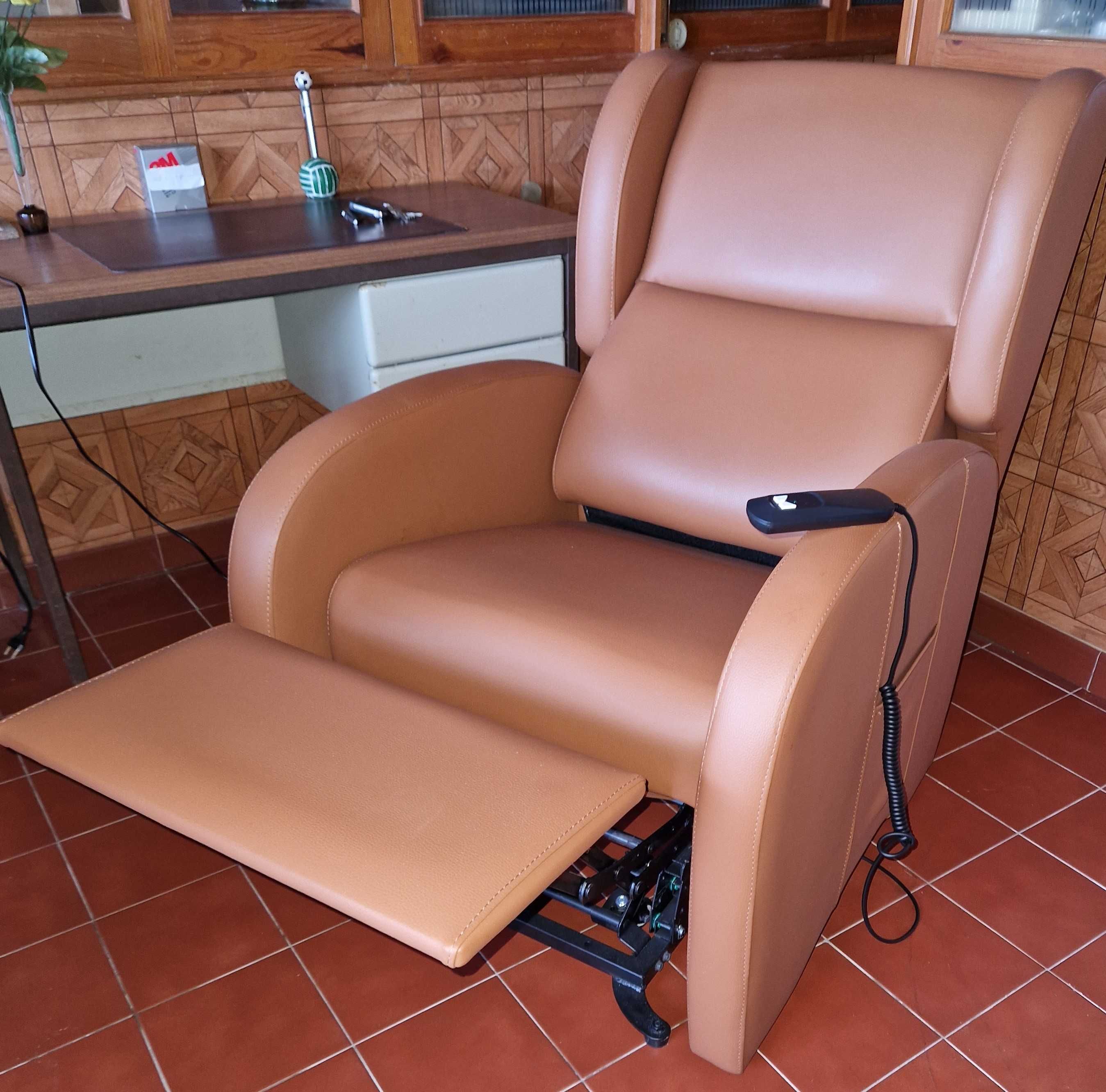 Poltrona Relax elétrica com rodas - um mês de uso