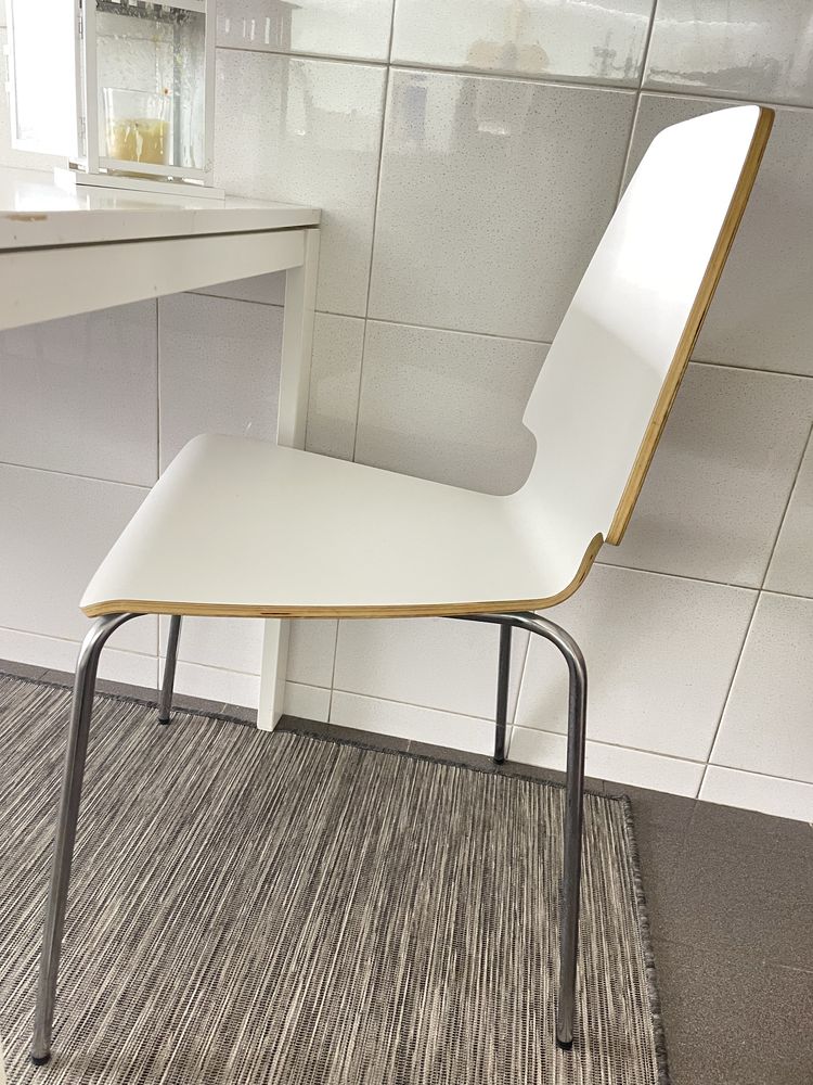 Conjunto mesa e cadeiras cozinha