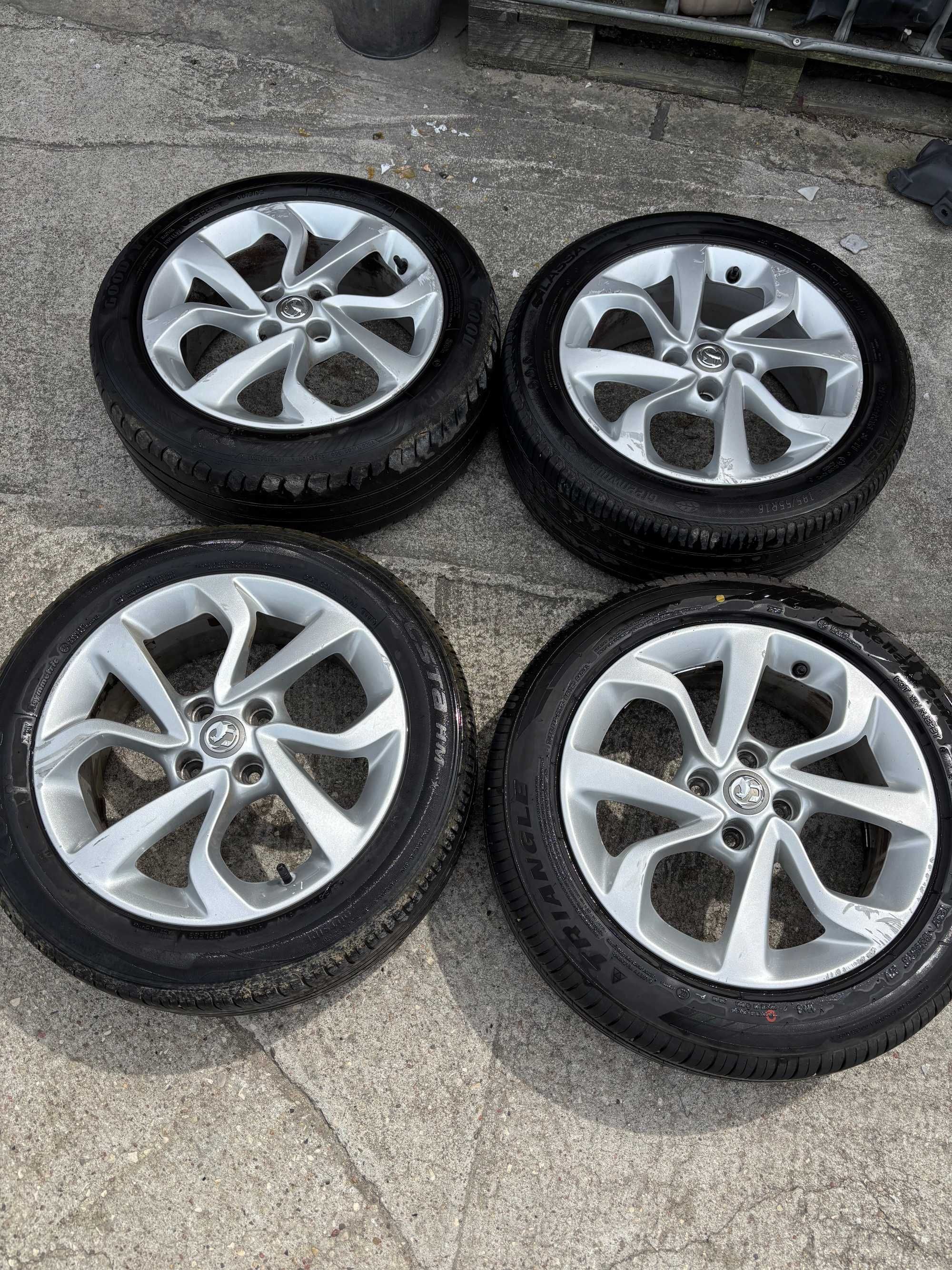 Opel Corsa Adam Koła Felgi Aluminiowe Z oponami 16 cali 4x100