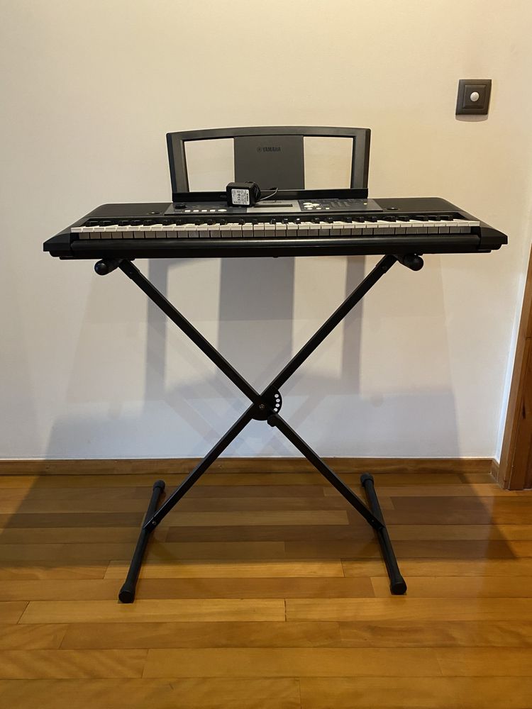 Teclado Yamaha + Suportes