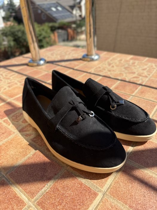 Чорні замшеві лофери