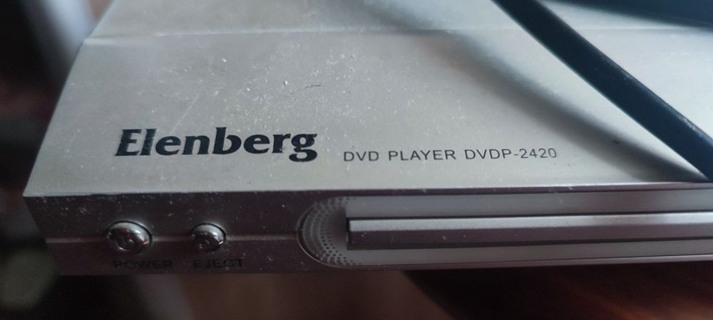 DVD  з проводом живлення