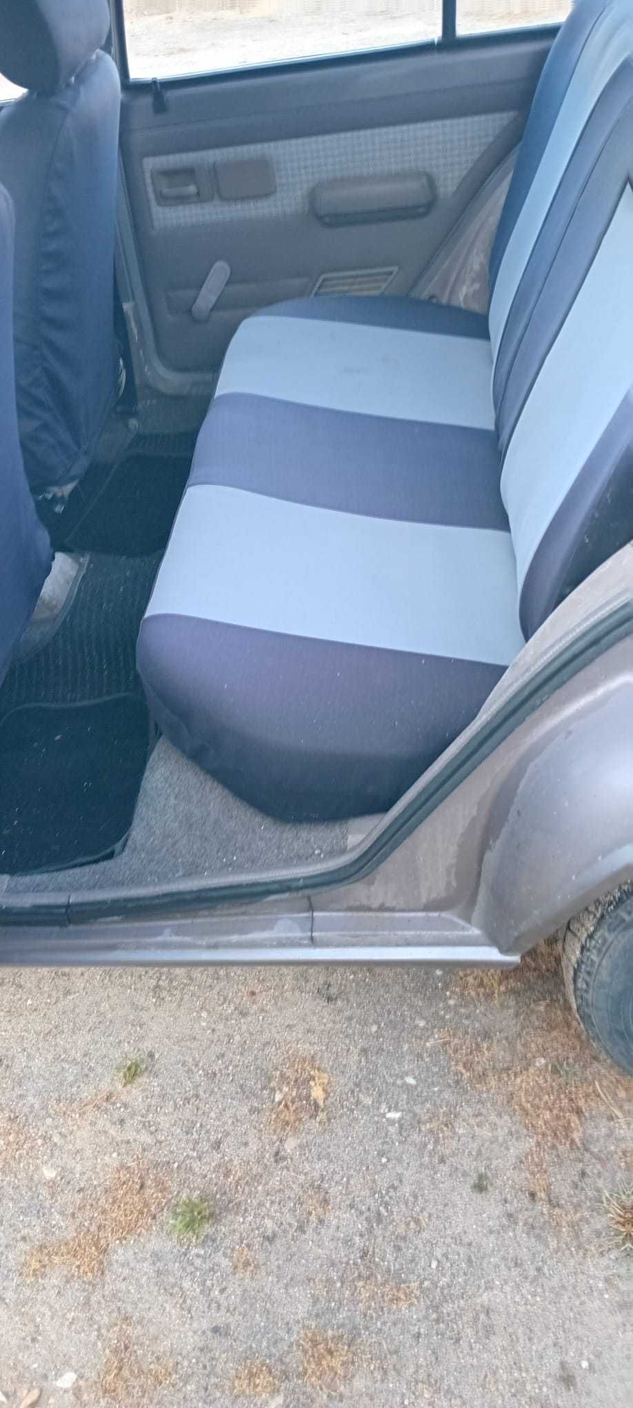 Peugeot 205 de 1988 em bom estado