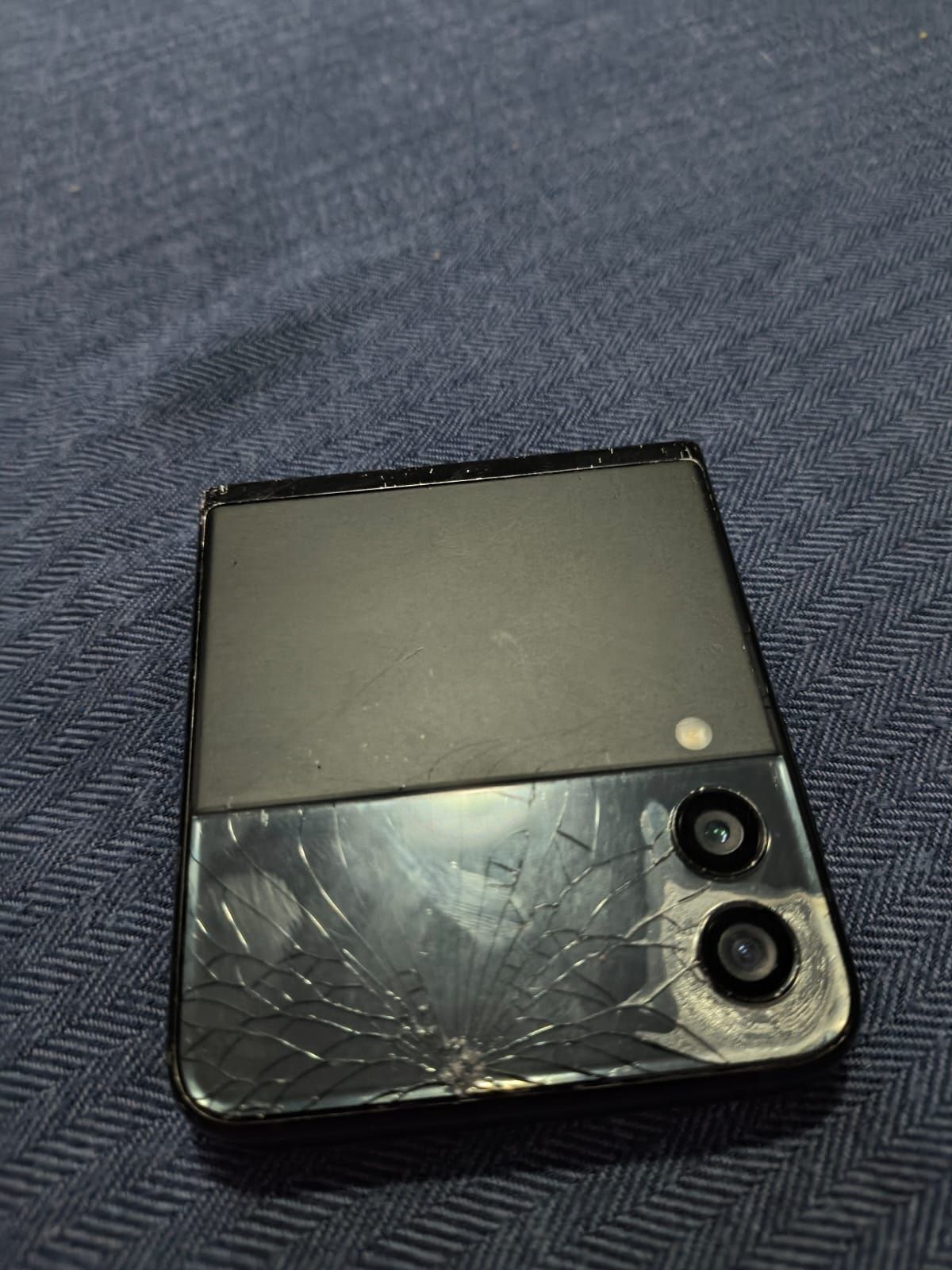 Samsung Galaxy flip3 128GB