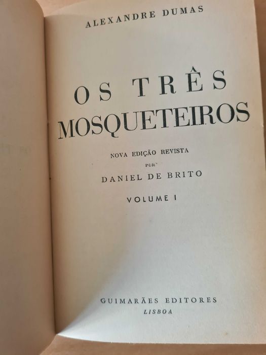2 livros "Os Três Mosqueteiros" de Alexandre Dumas