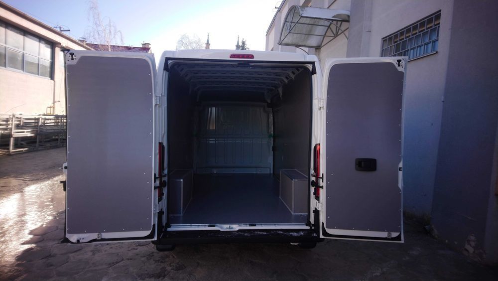 Zabudowa ze sklejki laminowanej auta dostawczego busa Ducato L3H2