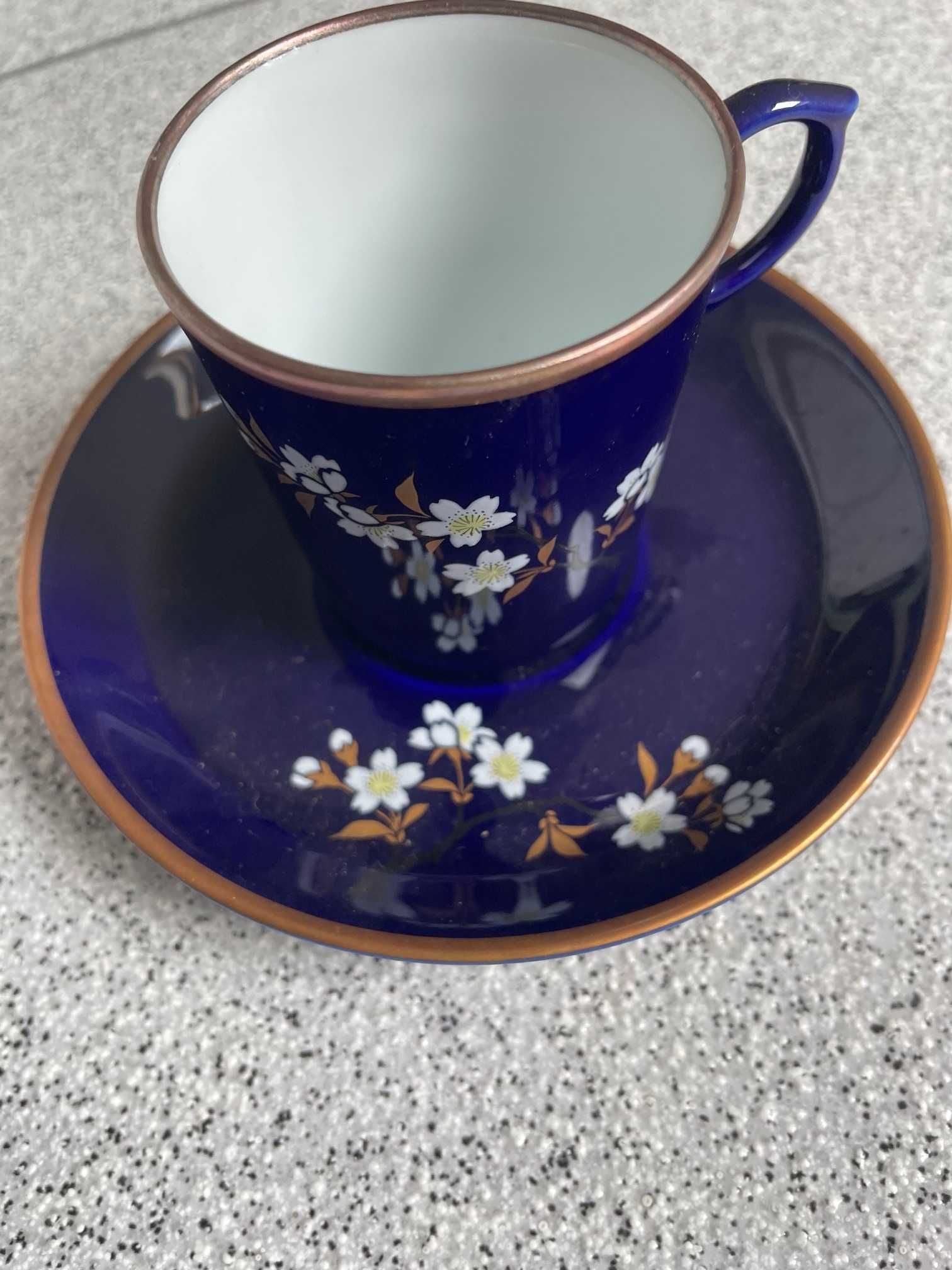 Chávena de café  com pires,  porcelana de Limoges.