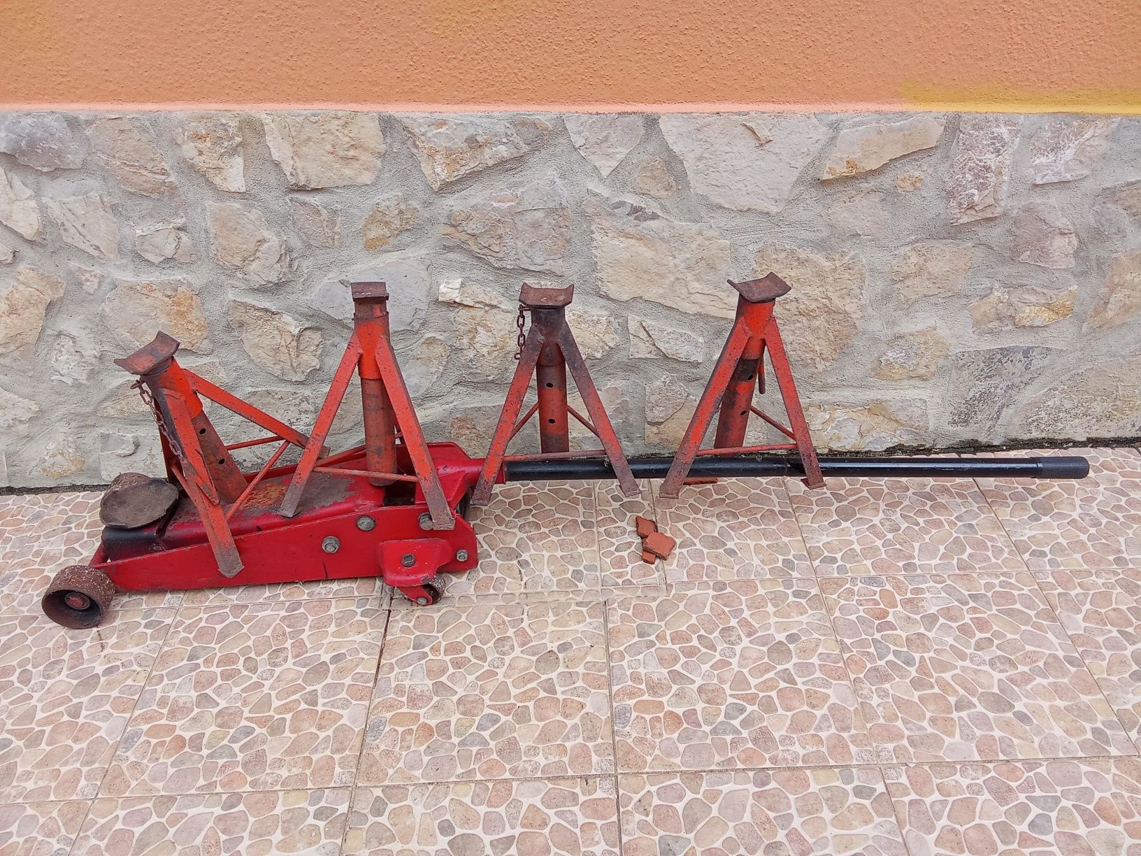 Vendo macaco grande e preguiças