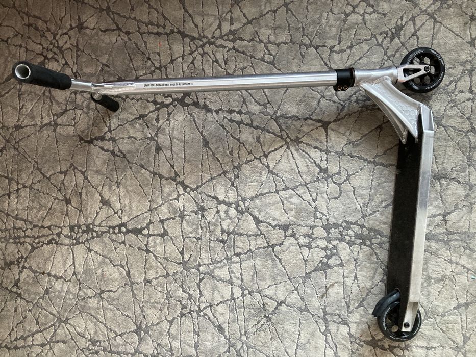 Hulajnoga wyczynowa ethic erawan srebrna