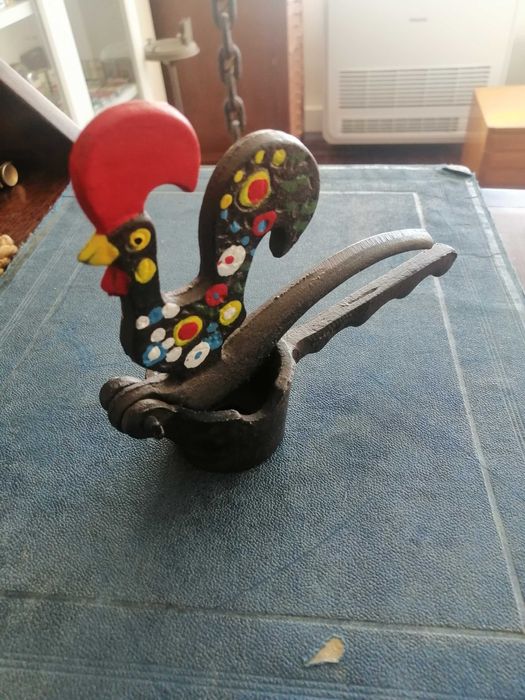 Quebra nozes português antigo em ferro