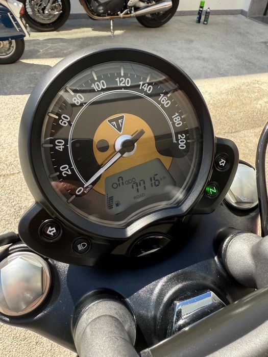 Triumph bobber Lisboa