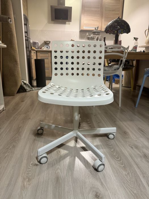 Krzesło obrotowe do biurka białe ikea