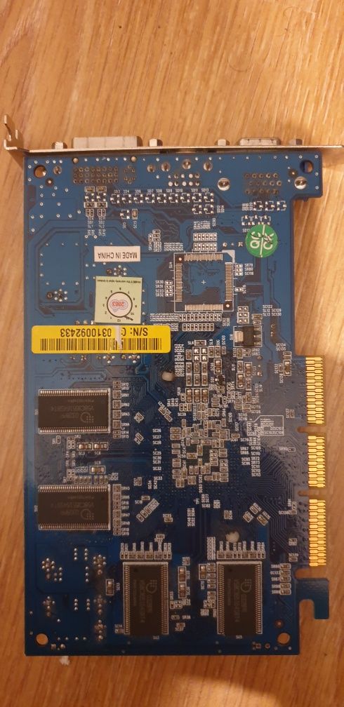 Placa gráfica Geforce 4 MX 440 8X 64MB VGA DVI