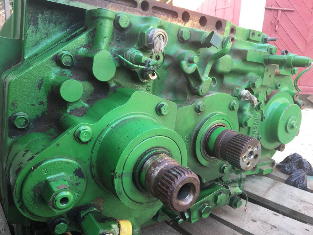 Коробка передач трактора John Deere 8400 RE45372