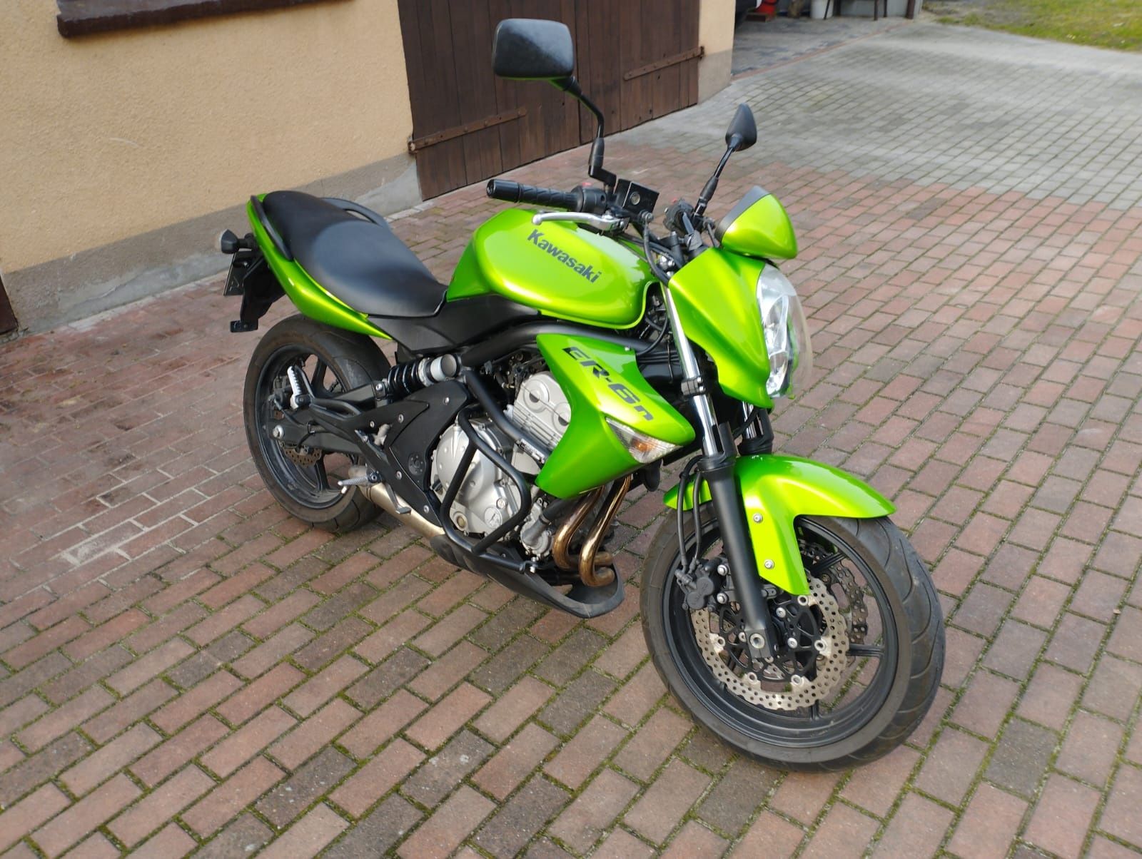 Motocykl Kawasaki R6N