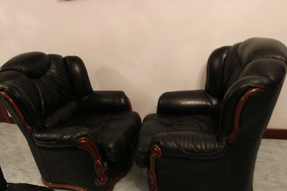 Sofá de cabedal em boas condições