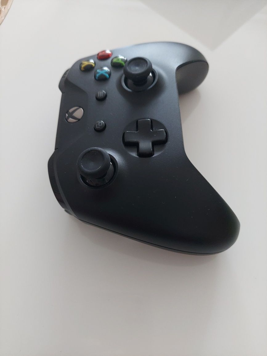 Pad Xbox One / PC 1708 czarny z pudełkiem