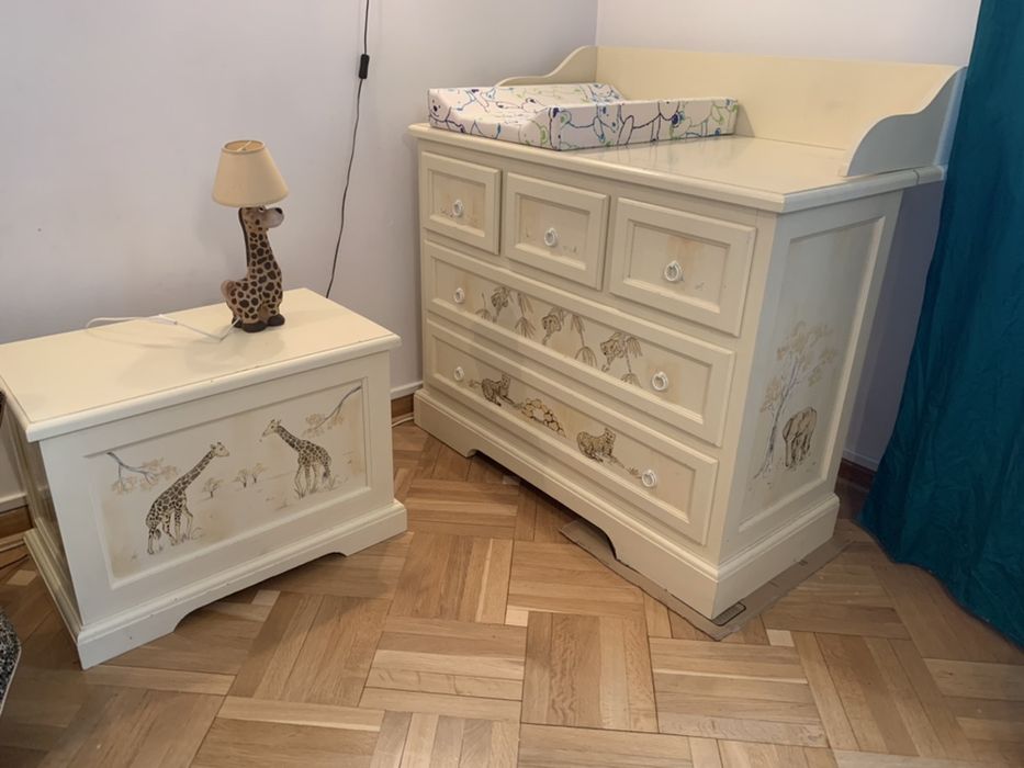 komplet mebli dla dziecka - z górnej półki zwierzątka komoda łóżeczko