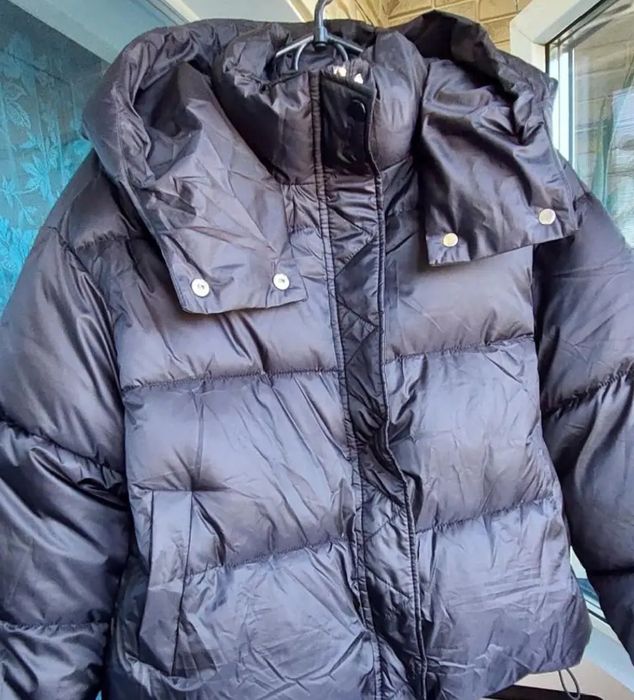 Продаю чорну жіночу куртку