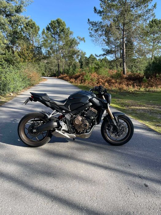 Honda CB650R 2023 35KW (Deslimitada)