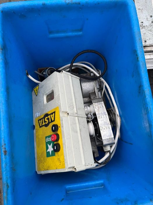 Brama 3.34x3.20 segmentowa elektryczna 2 sztuki skos do gory pod dach