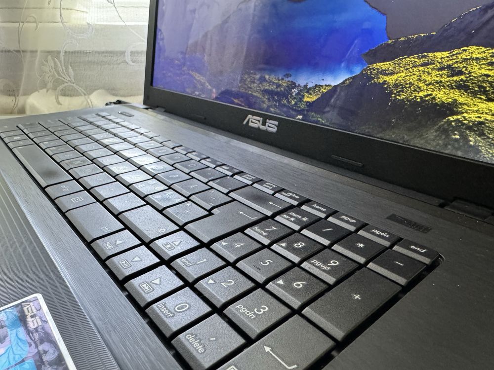 Игровой ноутбук Asus X75V 17,3”/8озу/512hdd/2видео