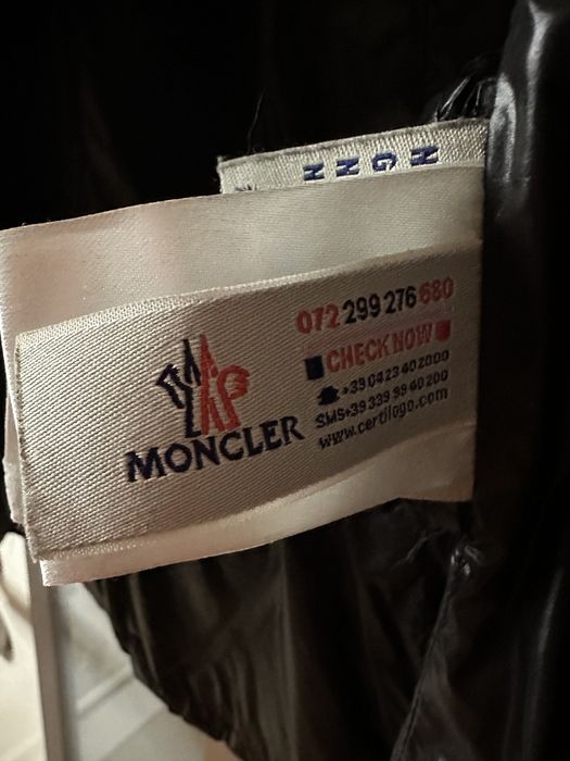Piekny puchowy plaszcz (kurtka) Moncler