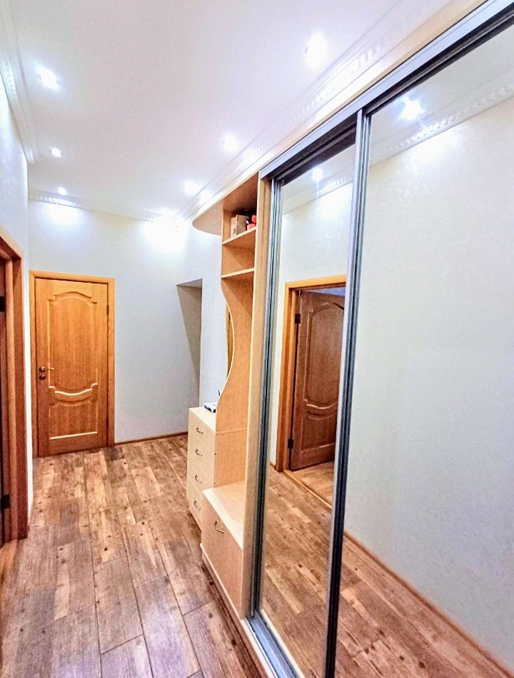 Продам 2- комнатную сталинку в центре Николаева
