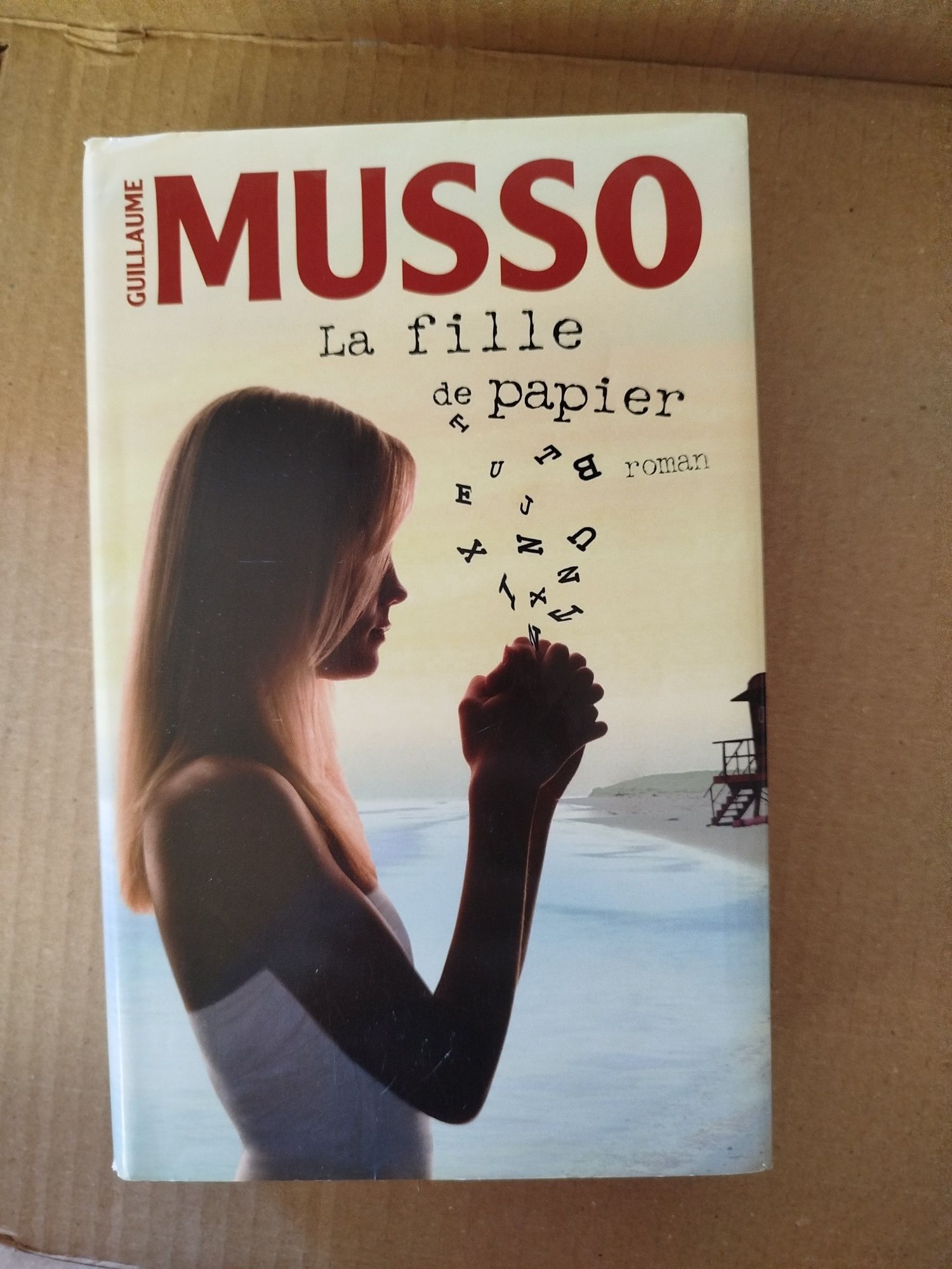 Livro "Lá fille de papier"