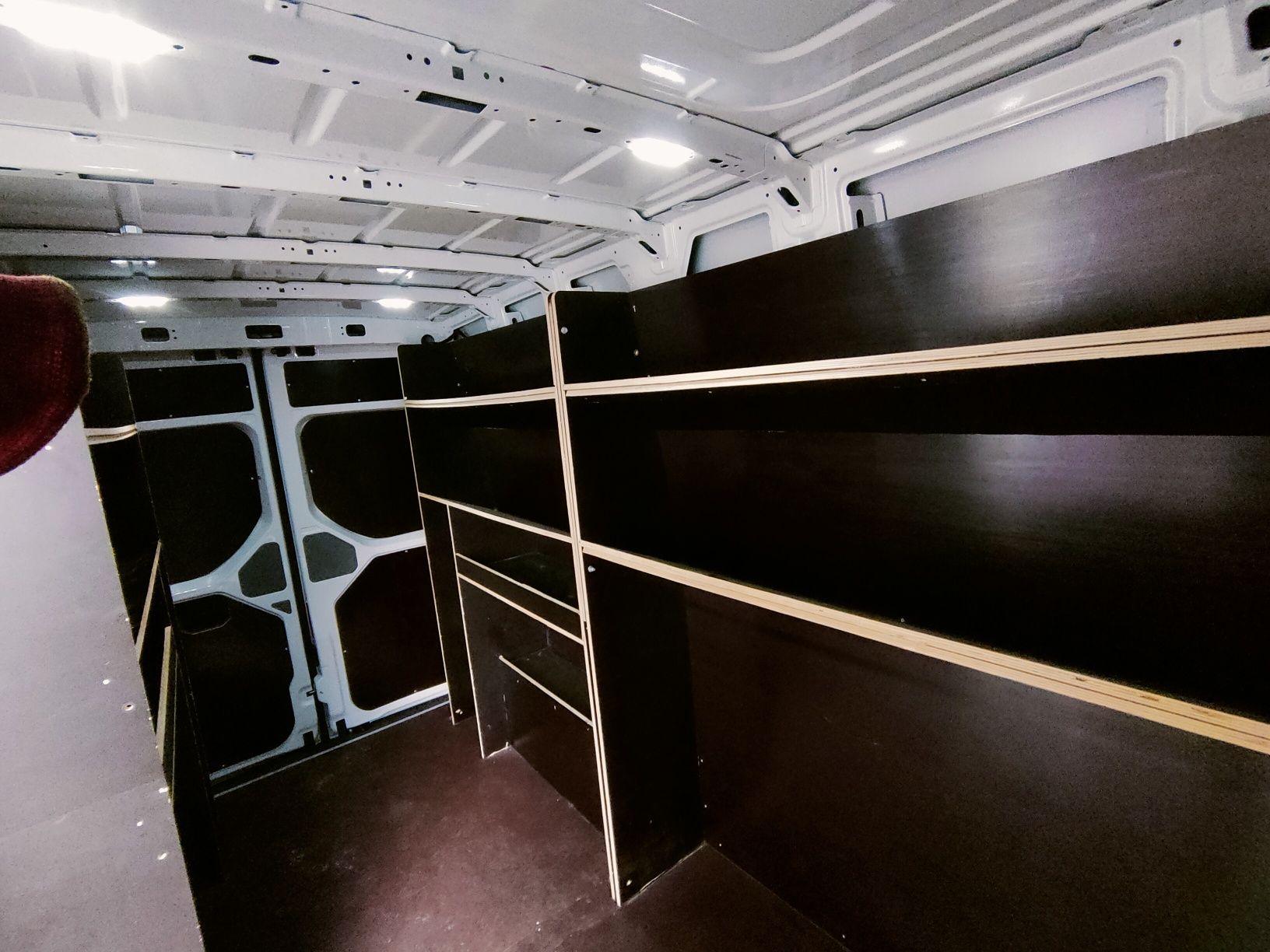 Zabudowa, regały bus VW Crafter L3H3