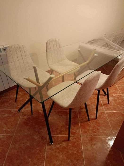 Mesa e 4 cadeiras
