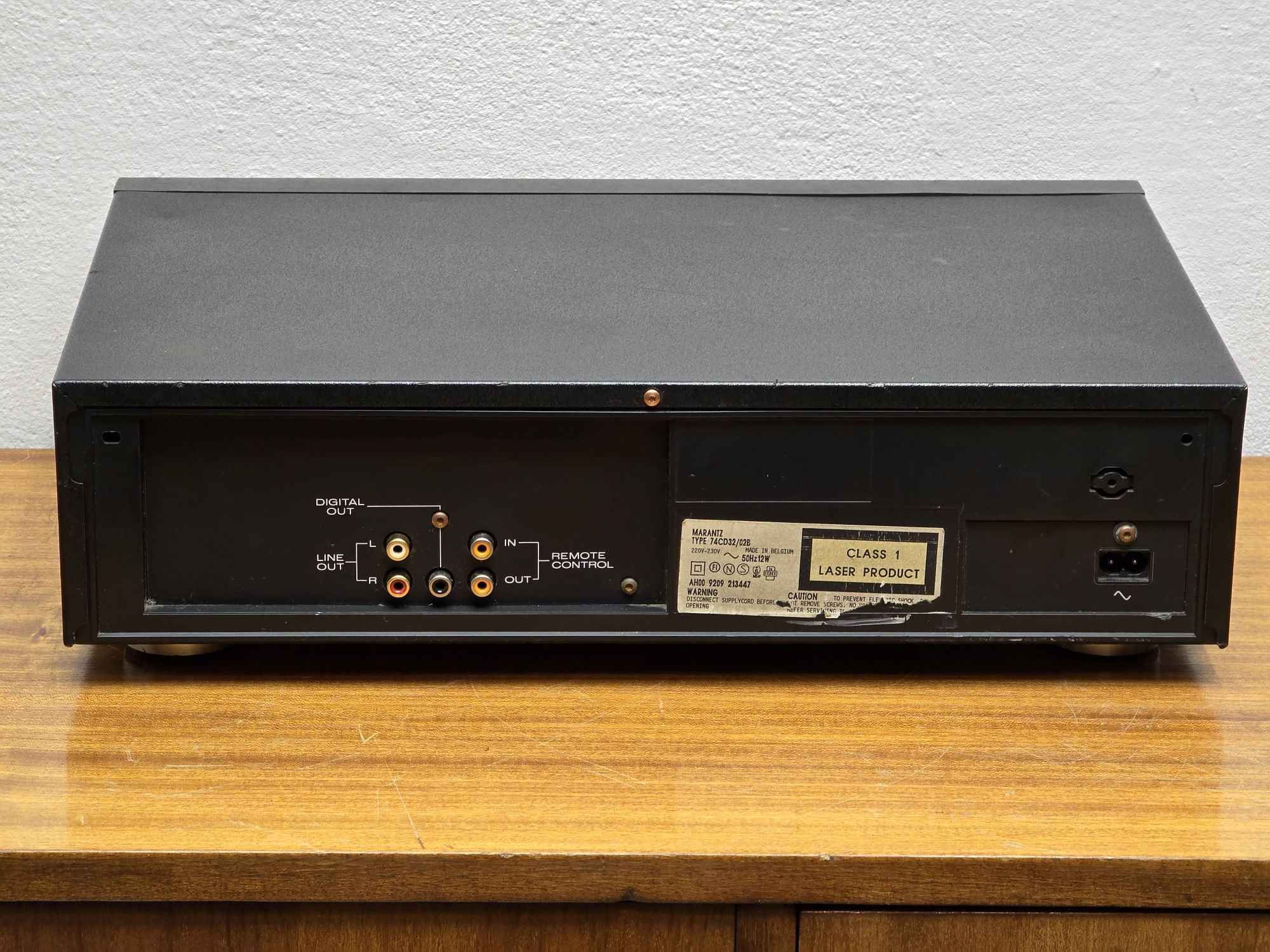 Marantz CD 32 odtwarzacz  płyt  CD  czarny ciepłe brzmienie