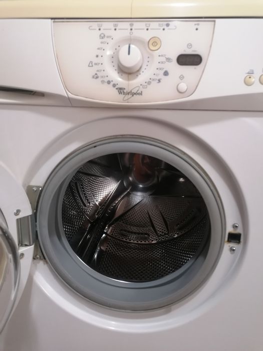 Máquina de lavar roupa Whirlpool 6th sense