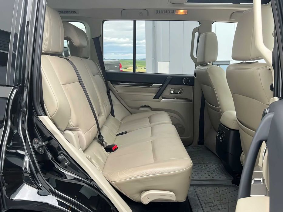 Mitsubishi Pajero      2017