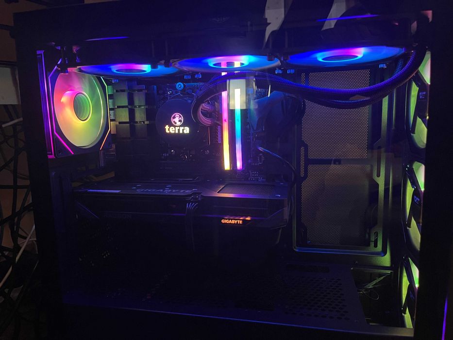 Komputer gamingowy PC AMD 9800X3D + 32GB DDR5 6000MHz