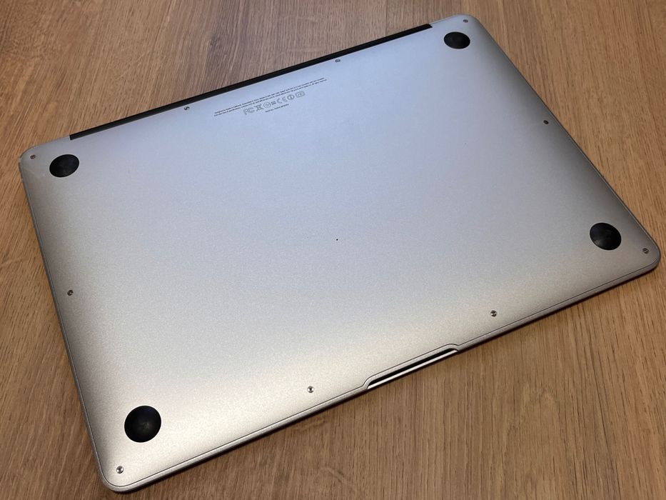  MacBook Air 13” A1369 (2010) • i5 • 4GB • 120GB SSD #54