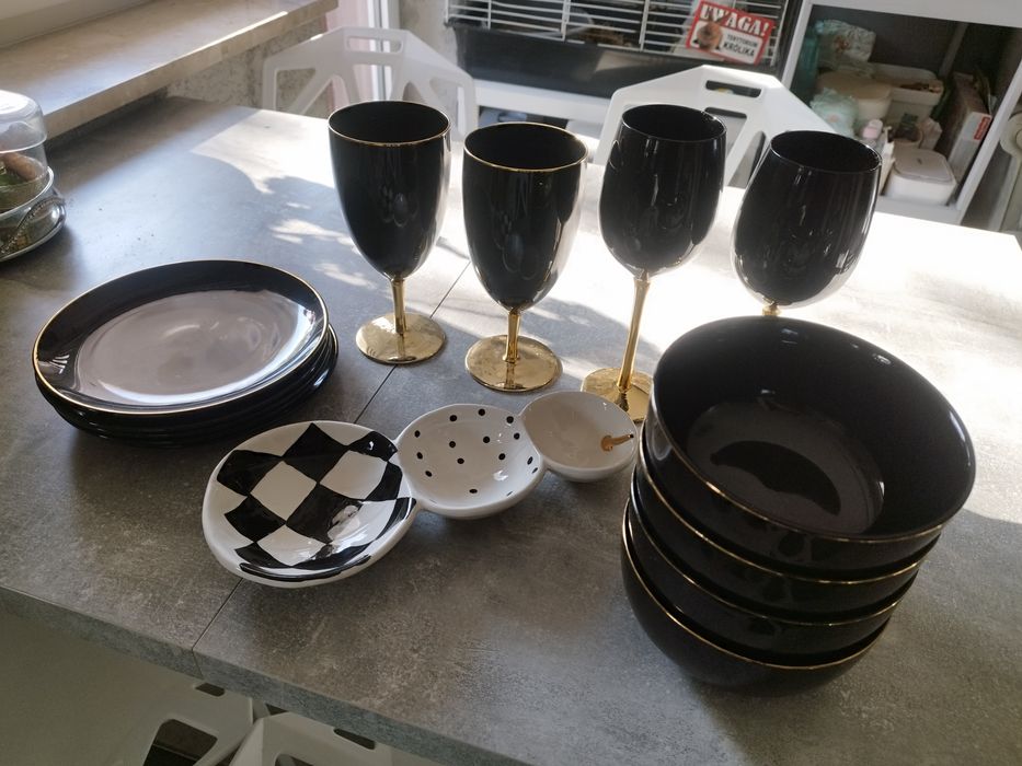 Home&You zastawa Glamoure czarno - złota.