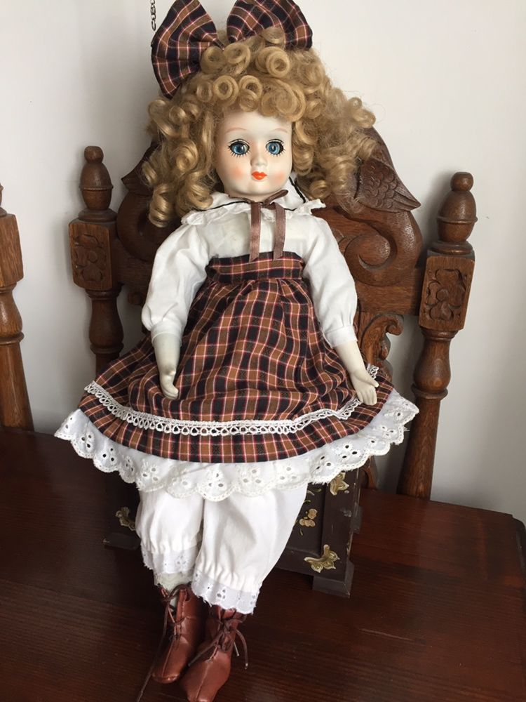 Винтажная фарфоровая кукла 50 см