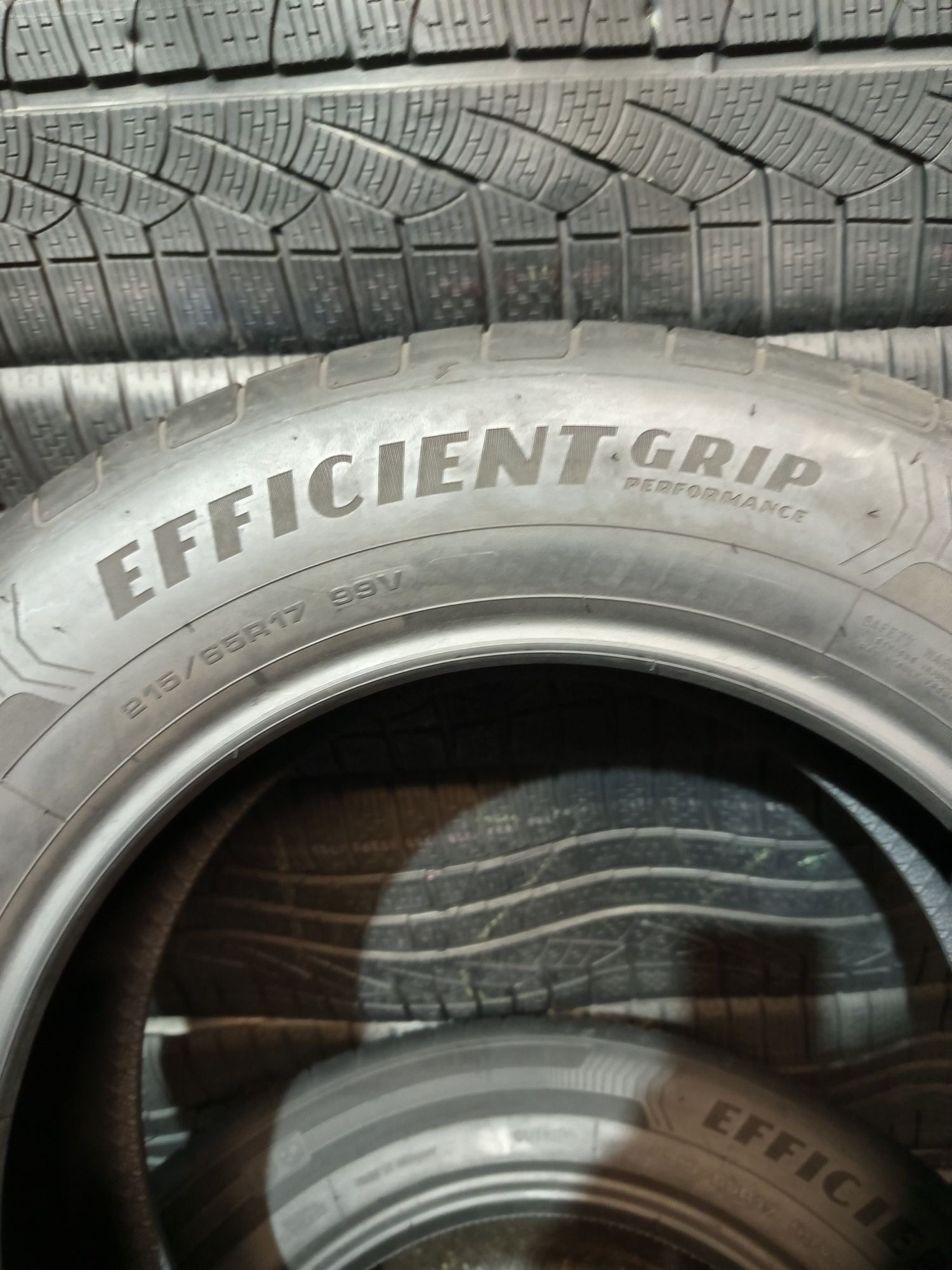 215/65R17 GoodYear EfficientGrip Performance