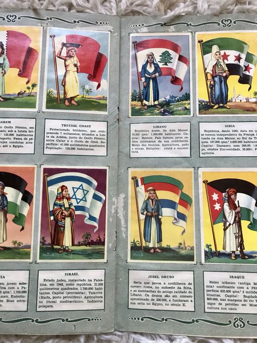 Caderneta de Cromos "Bandeiras do Universo" / completa