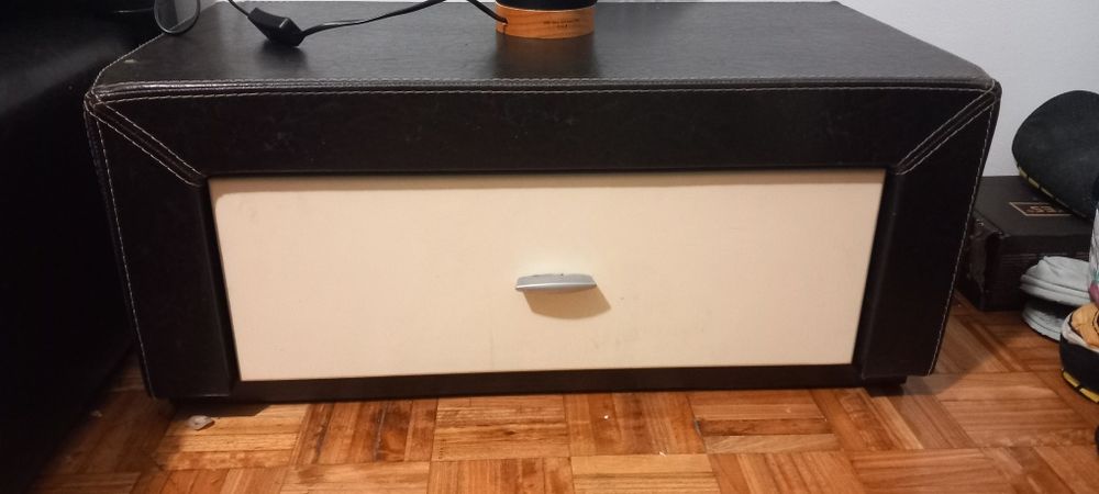 2 mesas de cabeceira