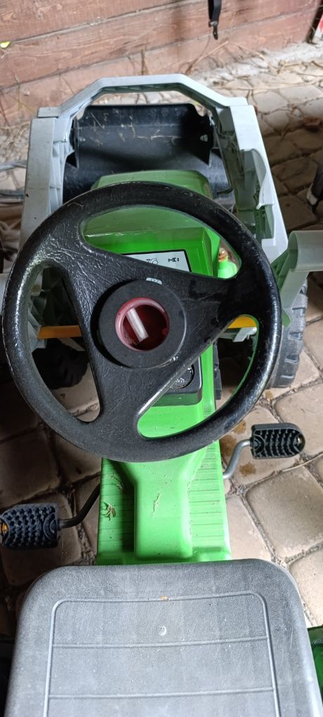 Traktor z łyżką do piasku