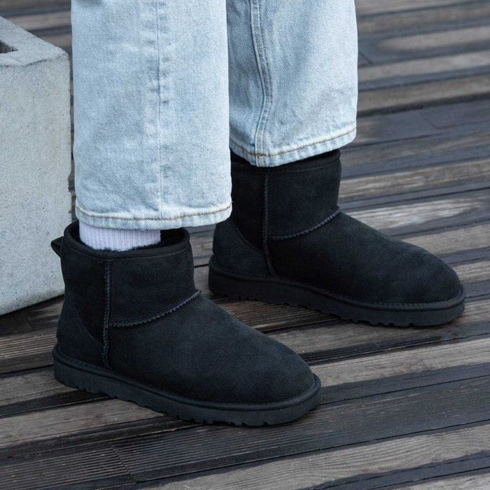 Унисекс зимние UGG Classic Mini, черные кожаные угги классик мини уггі
